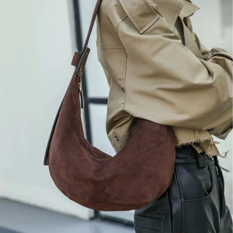Sac demi-lune en daim - Urban chic | Nina Sac